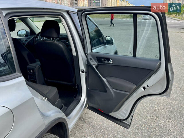 Серый Фольксваген Тигуан, объемом двигателя 1.98 л и пробегом 203 тыс. км за 10600 $, фото 24 на Automoto.ua