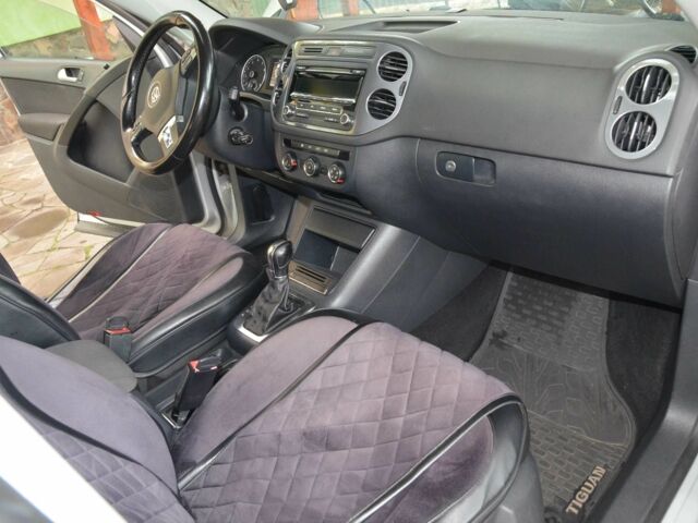 Серый Фольксваген Тигуан, объемом двигателя 2 л и пробегом 308 тыс. км за 10800 $, фото 12 на Automoto.ua