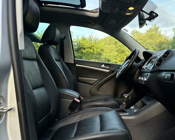 Серый Фольксваген Тигуан, объемом двигателя 2 л и пробегом 222 тыс. км за 12900 $, фото 25 на Automoto.ua