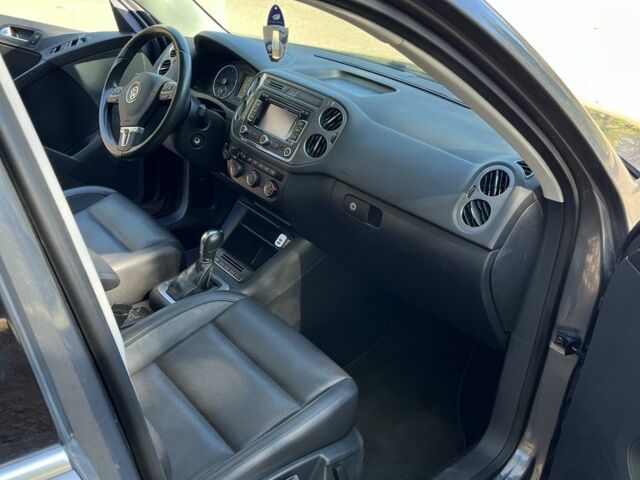 Серый Фольксваген Тигуан, объемом двигателя 2 л и пробегом 182 тыс. км за 13000 $, фото 11 на Automoto.ua