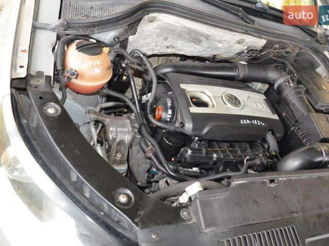 Серый Фольксваген Тигуан, объемом двигателя 1.98 л и пробегом 308 тыс. км за 10800 $, фото 8 на Automoto.ua