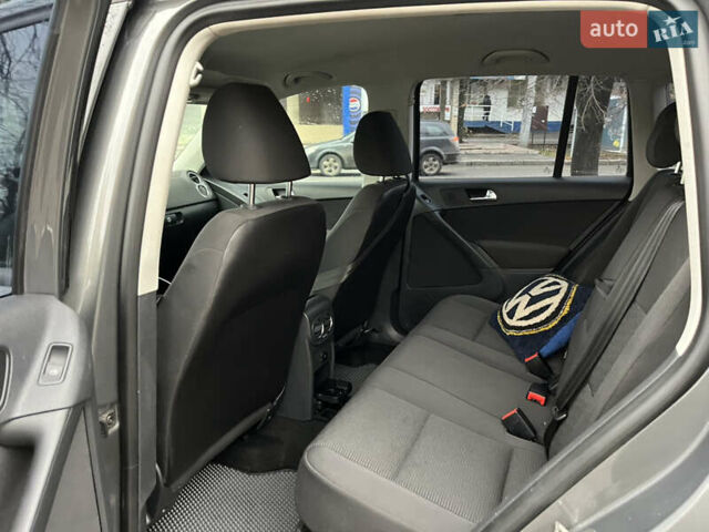 Серый Фольксваген Тигуан, объемом двигателя 2 л и пробегом 242 тыс. км за 13800 $, фото 11 на Automoto.ua