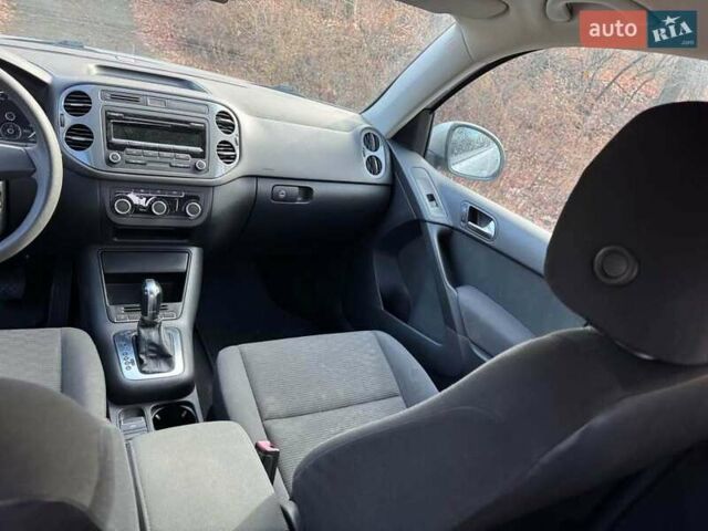 Сірий Фольксваген Тігуан, об'ємом двигуна 1.98 л та пробігом 110 тис. км за 11300 $, фото 7 на Automoto.ua