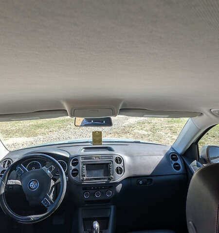 Серый Фольксваген Тигуан, объемом двигателя 1.98 л и пробегом 223 тыс. км за 11500 $, фото 6 на Automoto.ua