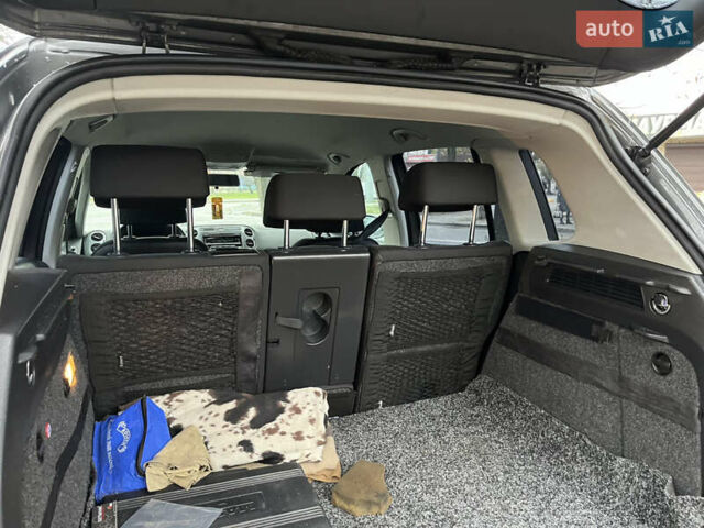 Серый Фольксваген Тигуан, объемом двигателя 2 л и пробегом 242 тыс. км за 13800 $, фото 14 на Automoto.ua