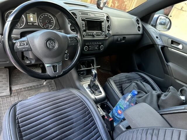 Серый Фольксваген Тигуан, объемом двигателя 2 л и пробегом 210 тыс. км за 16000 $, фото 7 на Automoto.ua