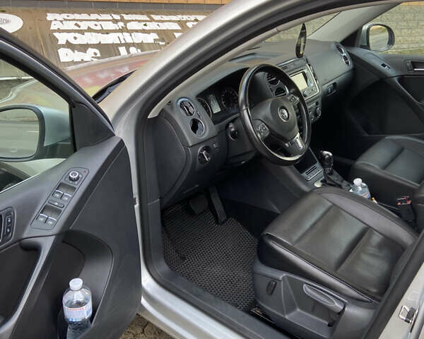 Серый Фольксваген Тигуан, объемом двигателя 1.98 л и пробегом 260 тыс. км за 9500 $, фото 6 на Automoto.ua