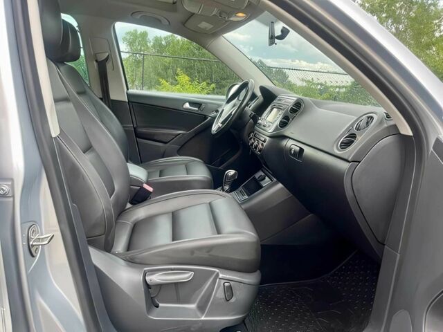 Сірий Фольксваген Тігуан, об'ємом двигуна 2 л та пробігом 88 тис. км за 7200 $, фото 9 на Automoto.ua