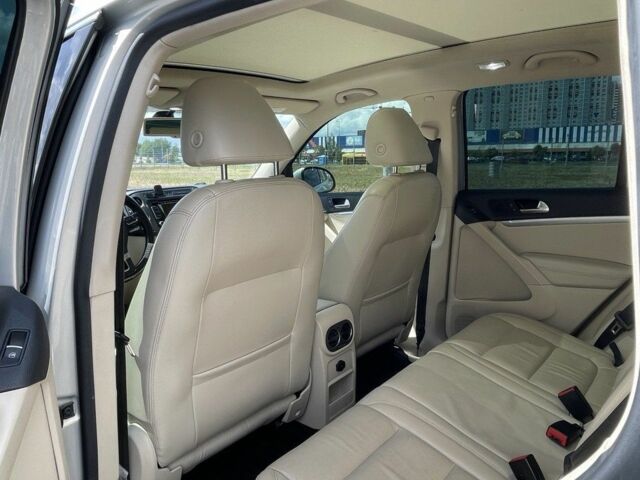 Сірий Фольксваген Тігуан, об'ємом двигуна 2 л та пробігом 134 тис. км за 12500 $, фото 9 на Automoto.ua