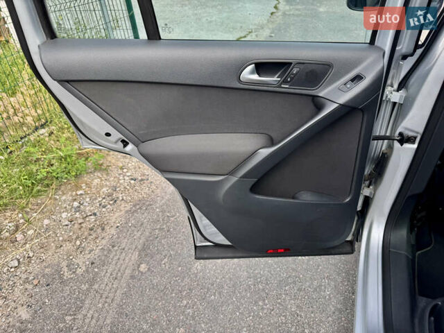 Серый Фольксваген Тигуан, объемом двигателя 1.98 л и пробегом 203 тыс. км за 10600 $, фото 20 на Automoto.ua