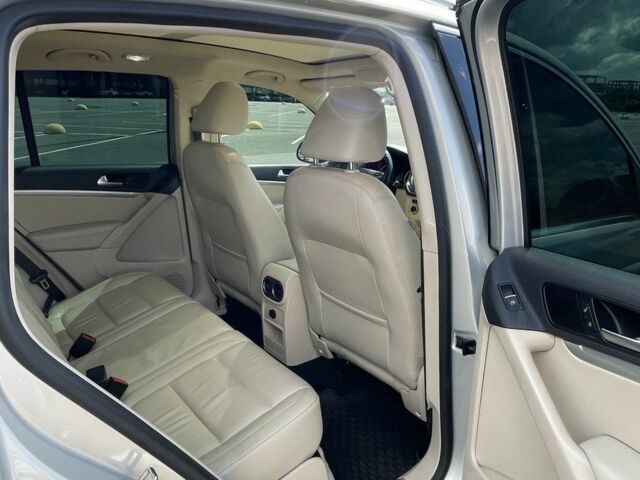 Сірий Фольксваген Тігуан, об'ємом двигуна 2 л та пробігом 134 тис. км за 12500 $, фото 8 на Automoto.ua