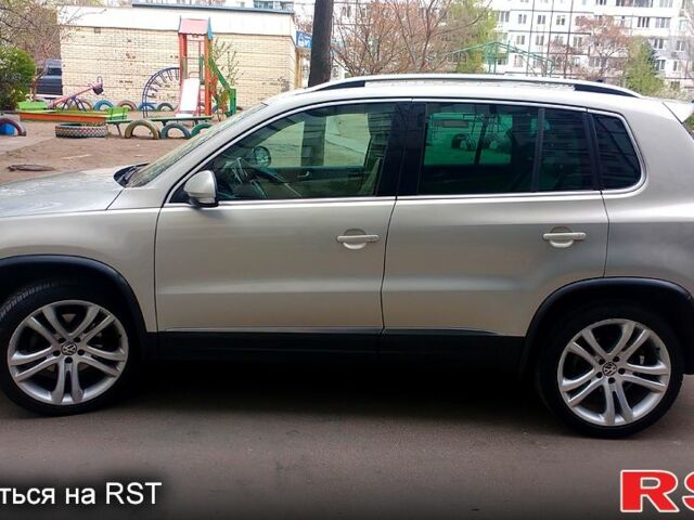 Сірий Фольксваген Тігуан, об'ємом двигуна 2 л та пробігом 165 тис. км за 13000 $, фото 1 на Automoto.ua