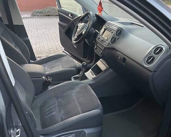 Серый Фольксваген Тигуан, объемом двигателя 1.97 л и пробегом 247 тыс. км за 14500 $, фото 7 на Automoto.ua