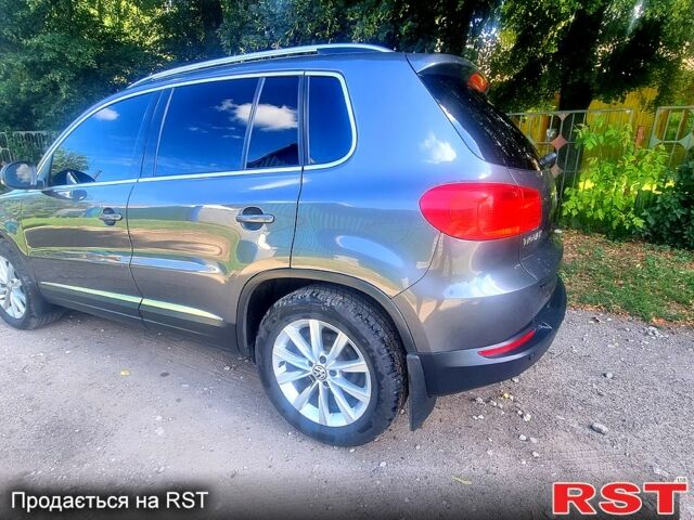 Серый Фольксваген Тигуан, объемом двигателя 2 л и пробегом 190 тыс. км за 14000 $, фото 3 на Automoto.ua