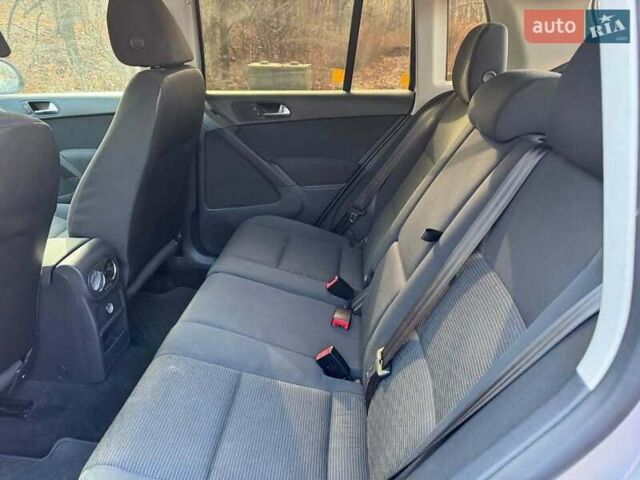 Сірий Фольксваген Тігуан, об'ємом двигуна 1.98 л та пробігом 110 тис. км за 11300 $, фото 8 на Automoto.ua