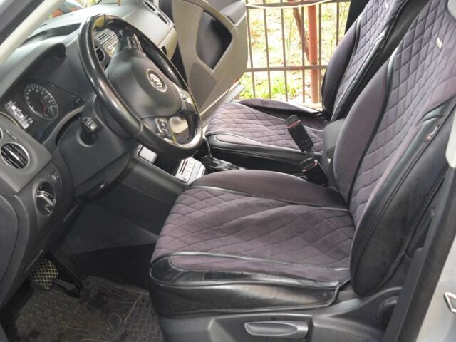 Серый Фольксваген Тигуан, объемом двигателя 2 л и пробегом 308 тыс. км за 10800 $, фото 10 на Automoto.ua