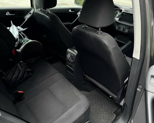 Сірий Фольксваген Тігуан, об'ємом двигуна 1.98 л та пробігом 199 тис. км за 10500 $, фото 15 на Automoto.ua