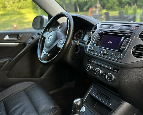 Серый Фольксваген Тигуан, объемом двигателя 2 л и пробегом 222 тыс. км за 12900 $, фото 22 на Automoto.ua