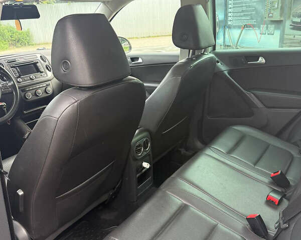 Серый Фольксваген Тигуан, объемом двигателя 1.98 л и пробегом 260 тыс. км за 10300 $, фото 12 на Automoto.ua