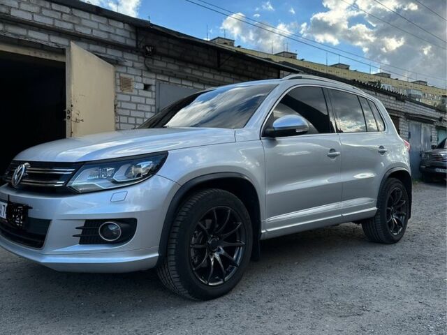 Серый Фольксваген Тигуан, объемом двигателя 2 л и пробегом 210 тыс. км за 16000 $, фото 2 на Automoto.ua