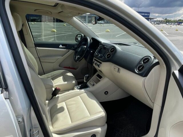 Сірий Фольксваген Тігуан, об'ємом двигуна 2 л та пробігом 134 тис. км за 12500 $, фото 7 на Automoto.ua