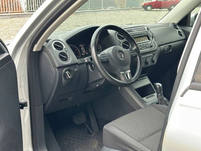 Сірий Фольксваген Тігуан, об'ємом двигуна 2 л та пробігом 220 тис. км за 9500 $, фото 5 на Automoto.ua