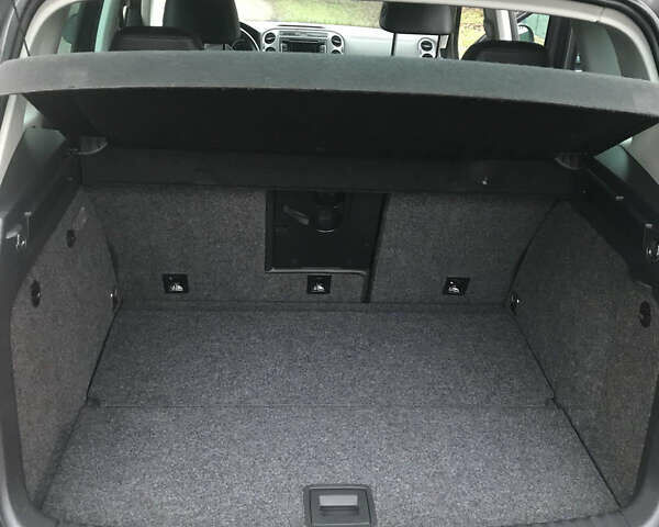 Серый Фольксваген Тигуан, объемом двигателя 1.98 л и пробегом 143 тыс. км за 10300 $, фото 6 на Automoto.ua