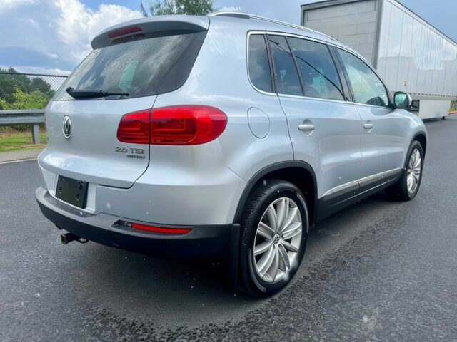 Сірий Фольксваген Тігуан, об'ємом двигуна 2 л та пробігом 88 тис. км за 7200 $, фото 4 на Automoto.ua