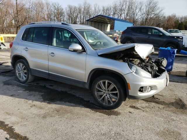 Серый Фольксваген Тигуан, объемом двигателя 2 л и пробегом 136 тыс. км за 7300 $, фото 2 на Automoto.ua