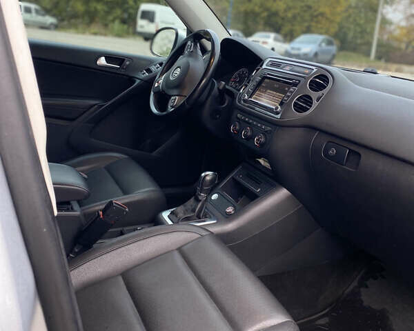 Серый Фольксваген Тигуан, объемом двигателя 1.98 л и пробегом 294 тыс. км за 11500 $, фото 24 на Automoto.ua