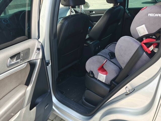 Серый Фольксваген Тигуан, объемом двигателя 2 л и пробегом 104 тыс. км за 11990 $, фото 7 на Automoto.ua