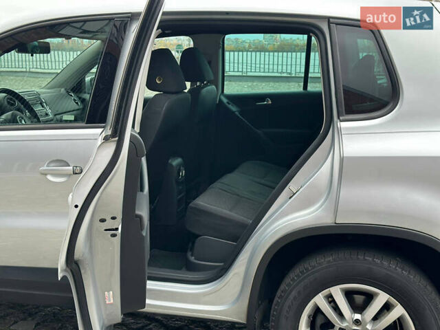 Сірий Фольксваген Тігуан, об'ємом двигуна 1.98 л та пробігом 130 тис. км за 9800 $, фото 19 на Automoto.ua