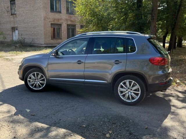 Серый Фольксваген Тигуан, объемом двигателя 2 л и пробегом 182 тыс. км за 13000 $, фото 7 на Automoto.ua