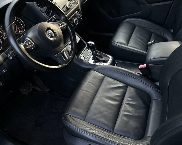 Серый Фольксваген Тигуан, объемом двигателя 2 л и пробегом 222 тыс. км за 12900 $, фото 13 на Automoto.ua