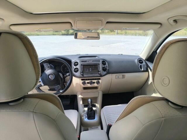 Серый Фольксваген Тигуан, объемом двигателя 2 л и пробегом 117 тыс. км за 12100 $, фото 12 на Automoto.ua