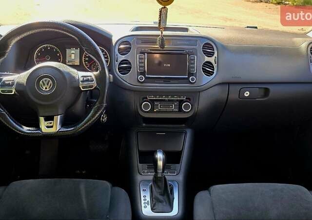 Серый Фольксваген Тигуан, объемом двигателя 1.98 л и пробегом 130 тыс. км за 14400 $, фото 5 на Automoto.ua