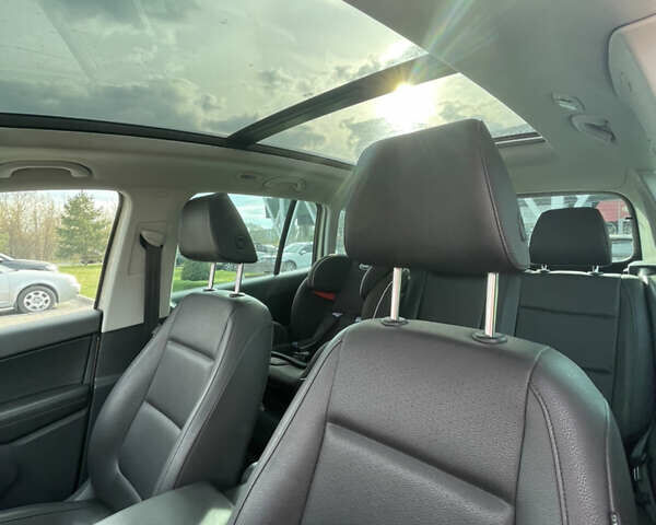 Сірий Фольксваген Тігуан, об'ємом двигуна 2 л та пробігом 180 тис. км за 10699 $, фото 17 на Automoto.ua