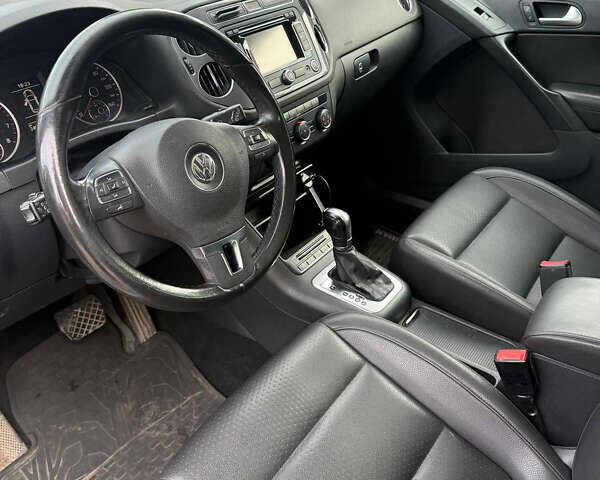 Серый Фольксваген Тигуан, объемом двигателя 1.98 л и пробегом 260 тыс. км за 10300 $, фото 19 на Automoto.ua