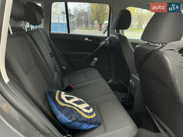 Серый Фольксваген Тигуан, объемом двигателя 2 л и пробегом 242 тыс. км за 13800 $, фото 13 на Automoto.ua