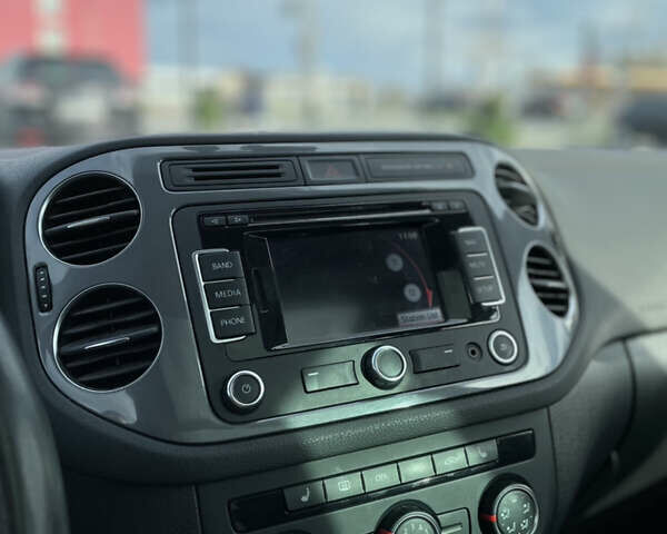 Сірий Фольксваген Тігуан, об'ємом двигуна 2 л та пробігом 180 тис. км за 10699 $, фото 22 на Automoto.ua