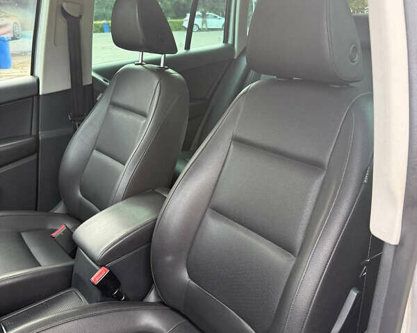 Серый Фольксваген Тигуан, объемом двигателя 1.98 л и пробегом 260 тыс. км за 10300 $, фото 15 на Automoto.ua