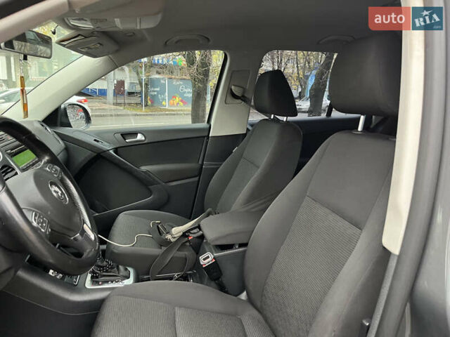 Серый Фольксваген Тигуан, объемом двигателя 2 л и пробегом 242 тыс. км за 13800 $, фото 9 на Automoto.ua