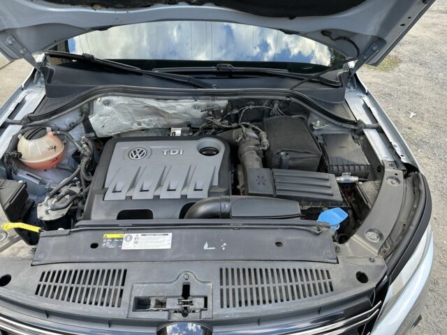 Серый Фольксваген Тигуан, объемом двигателя 2 л и пробегом 210 тыс. км за 16000 $, фото 5 на Automoto.ua