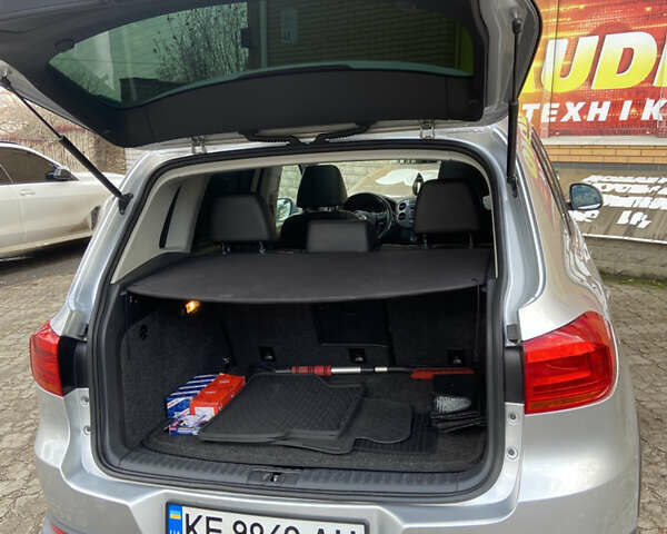 Серый Фольксваген Тигуан, объемом двигателя 1.98 л и пробегом 260 тыс. км за 9500 $, фото 18 на Automoto.ua