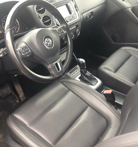 Серый Фольксваген Тигуан, объемом двигателя 1.98 л и пробегом 209 тыс. км за 12000 $, фото 6 на Automoto.ua