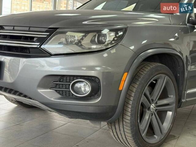 Серый Фольксваген Тигуан, объемом двигателя 2 л и пробегом 156 тыс. км за 12790 $, фото 3 на Automoto.ua
