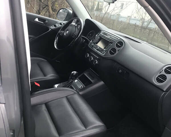 Серый Фольксваген Тигуан, объемом двигателя 1.98 л и пробегом 143 тыс. км за 10300 $, фото 20 на Automoto.ua