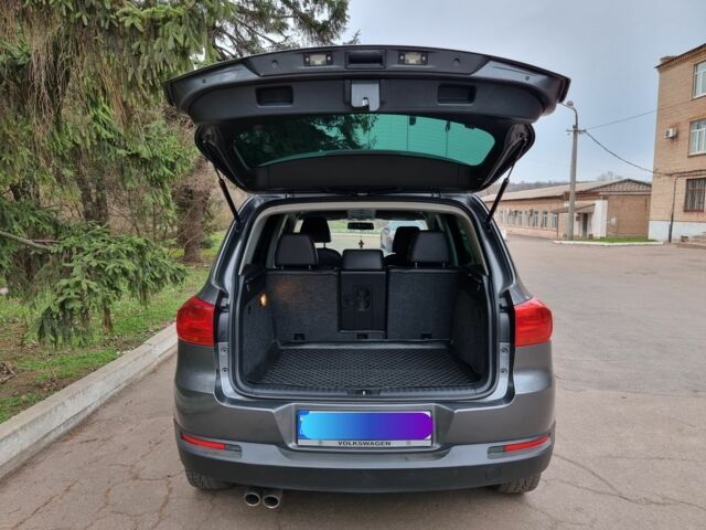 Сірий Фольксваген Тігуан, об'ємом двигуна 2 л та пробігом 175 тис. км за 13500 $, фото 5 на Automoto.ua