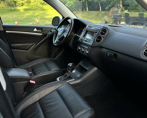 Серый Фольксваген Тигуан, объемом двигателя 2 л и пробегом 222 тыс. км за 12900 $, фото 24 на Automoto.ua