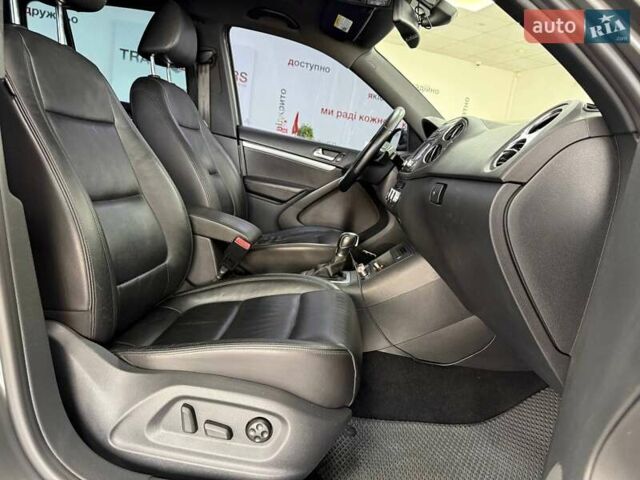 Серый Фольксваген Тигуан, объемом двигателя 2 л и пробегом 156 тыс. км за 12790 $, фото 33 на Automoto.ua